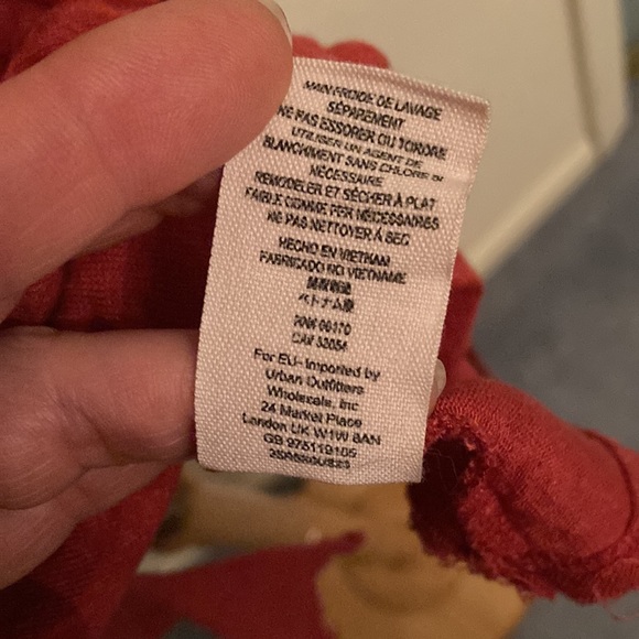 Red sheer-ish knit tunic with asym scraggly hem bohemian style deep scoop neck. - Picture 5 of 10